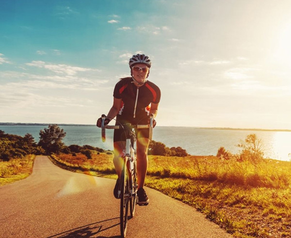 Đạp xe là một hoạt động thể thao cường độ cao, rất có ích trong việc ngăn ngừa bệnh ung thư.