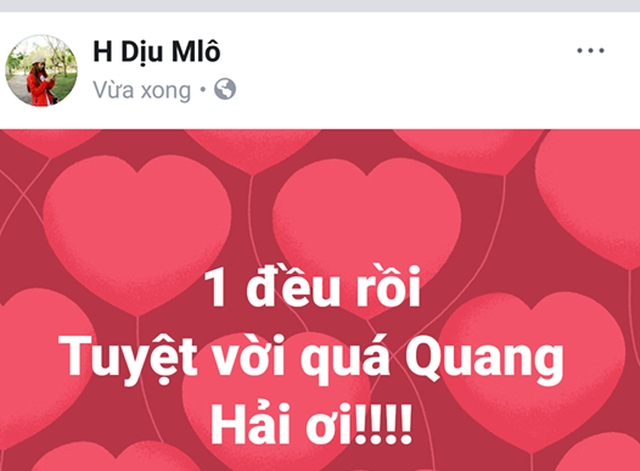 Fan ăn mừng khi Quang Hải gỡ hòa 1-1 trong mưa tuyết - Ảnh 1.