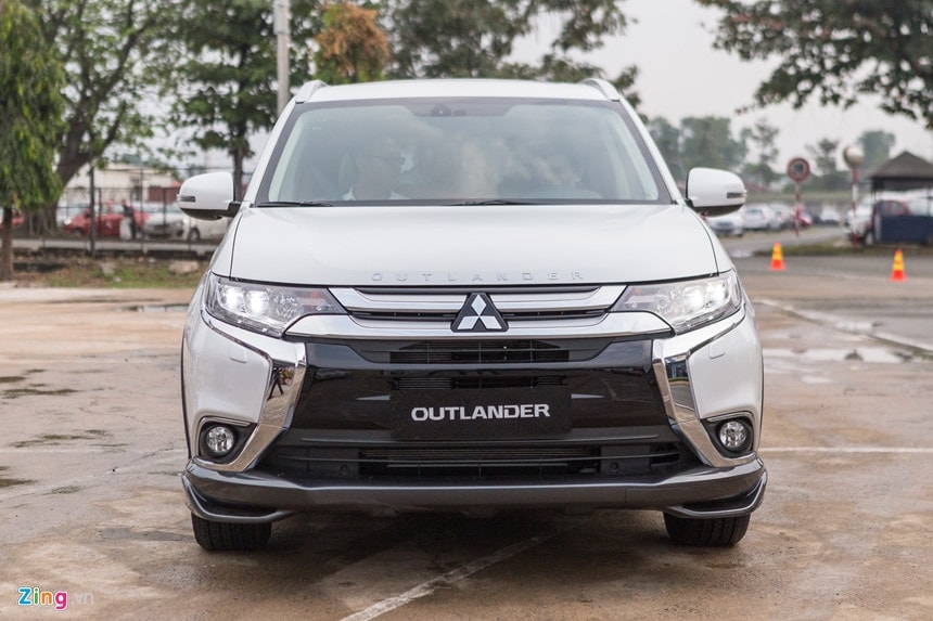 Mitsubishi Outlander, ô tô giảm giá, giá ô tô, xe lắp ráp