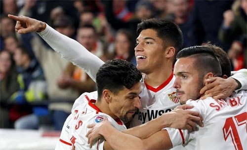 Sevilla sẽ gặp đội thắng trong cặp Valencia - Barca ở chung kết. Ảnh: Reuters