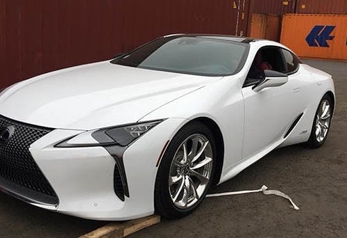 Lexus LC500h màu trắng tại Việt Nam. Ảnh: Hiền Trần. 