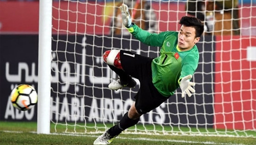 Bùi Tiến Dũng là người hùng của U23 Việt Nam với hàng loạt pha cản phá 11m thành công. Ảnh: AFC