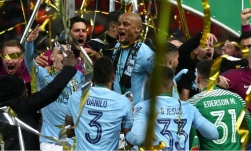 Kompany (giữa) là một trong những trụ cột giàu kinh nghiệm của Man City. Ảnh: ​AFP.