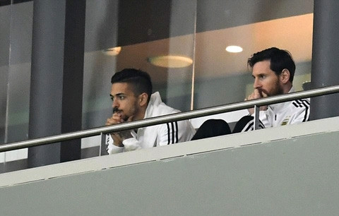 Messi bất lực chứng kiến các đồng đội bị nghiền nát