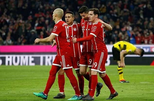 Dortmund sụp đổ chóng vánh trước sức mạnh của đương vô địch. Ảnh: Reuters.