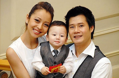 Năm 2007, cả hai đón con trai đầu lòng - bé Bảo Nam. Jennifer Phạm bắt đầu xuất hiện trên sân khấu liveshow mang tên Love Story của Quang Dũng. Cô diễn minh hoạ cho chồng mình trong ca khúc Dạ khúc cho tình nhân.
