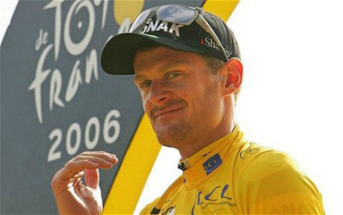 Floyd Landis khi giành áo vàng tại Tour de France 2006. Ảnh: ​AFP.