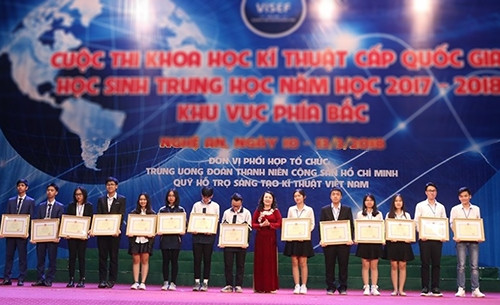 Hai nữ sinh Hải Phòng từng giành giải nhất cuộc thi khoa học kỹ thuật phía Bắc.