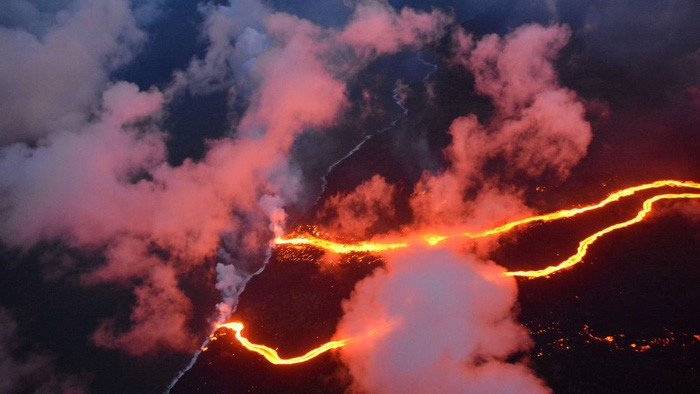 Núi lửa ở Hawaii bắt đầu thiêu cháy đầy cuồng nộ - Ảnh 1.