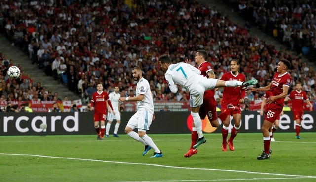 Sau những phút ép sân, cuối cùng Real Madrid cũng đưa được bóng vào lưới Liverpool nhưng bàn thắng không được công nhận do lỗi việt vị của Ronaldo