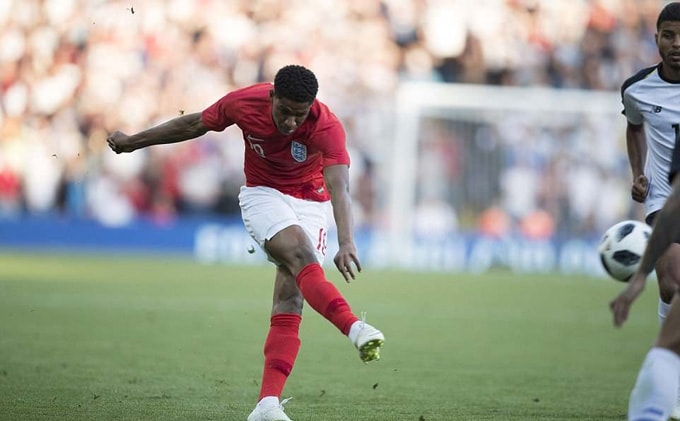 Rashford lập siêu phẩm mở tỷ số