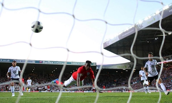 Welbeck vào sân từ hiệp 2 và ghi bàn ấn định tỷ số