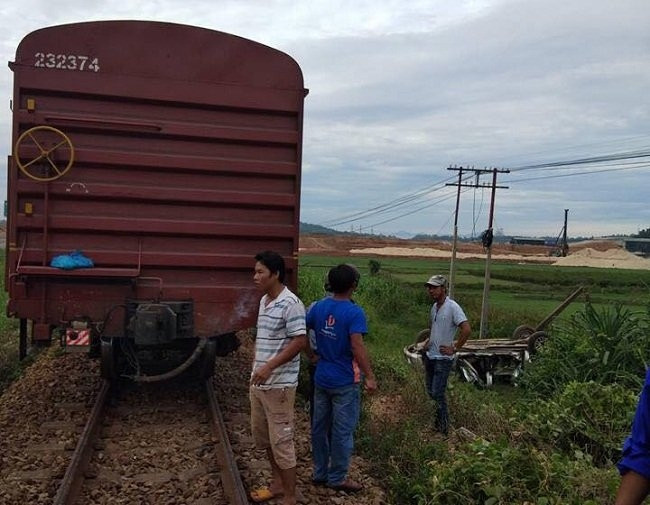 tai nạn đường sắt,tàu hỏa đâm ô tô,Quảng Ngãi