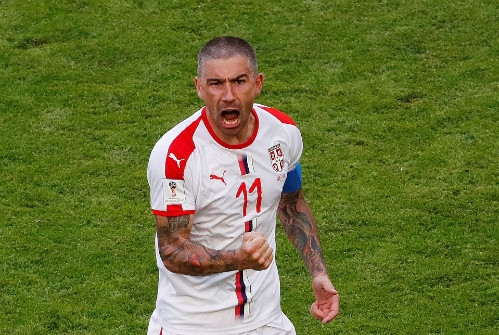 Niềm vui của Kolarov khi ghi bàn thắng đầu tiên cho Serbia ở World Cup 2018. Ảnh: Reuters.