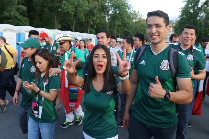 Cầu thủ Mexico ghi bàn, các bóng hồng Mexico ghi điểm - Ảnh 11.