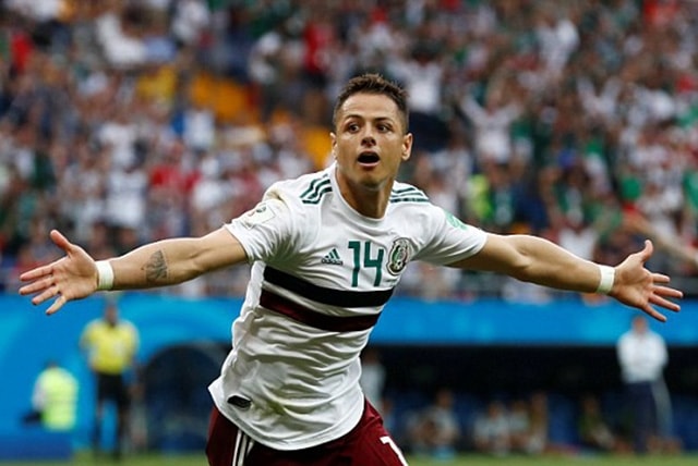 Chicharito nhân đôi cách biệt trong hiệp 2