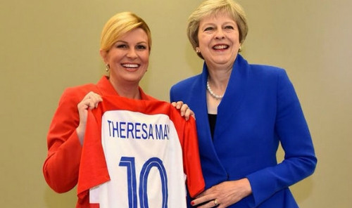 Bà Kolinda là người yêu thể thao, đặc biệt là bóng đá. Dù vắng mặt ở trận bán kết giữa Croatia và Anh do phải tham dự Hội nghị NATO tại Bỉ, nữ tổng thống vẫn thể hiện niềm tự hào với đội tuyển bằng cách tặng lãnh đạo các nước áo thi đấu của Croatia có in tên họ. Sau chiến thắng của đội nhà trước Anh, bà cũng đăng một video ngắn chúc mừng các cầu thủ. 