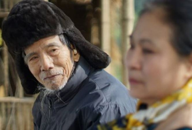 NSƯT Trần Hạnh bán giày, mũ bảo hiểm mưu sinh ở tuổi 89