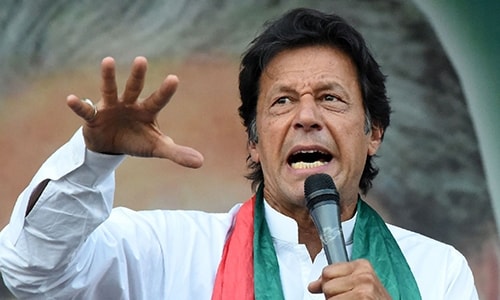 Imran Khan trong một chiến dịch vận động bỏ phiếu tháng trước. Ảnh: Reuters.