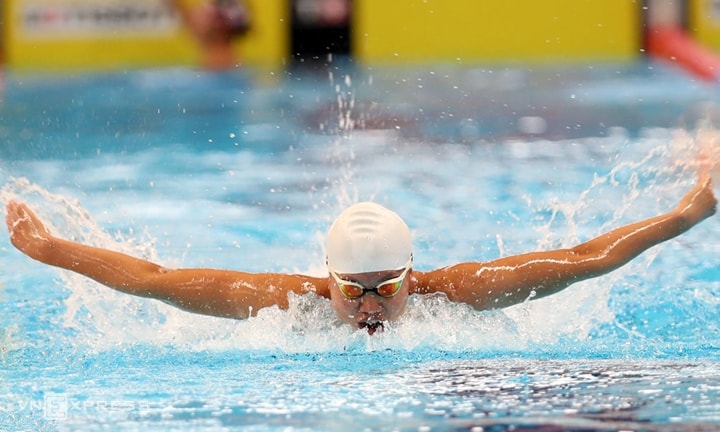 Ánh Viên tranh tài ở chung kết 400m cá nhân hỗn hợp nữ Asiad 2018, tại Cung thể thao dưới nước GBK Jakarta tối nay. Ảnh: Đức Đồng.