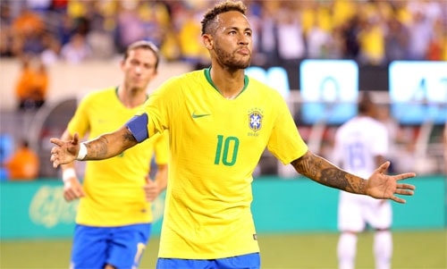 Neymar có tiềm năng vượt qua thành tích ghi bàn của cả Ronaldo lẫn Pele. Ảnh: Reuters