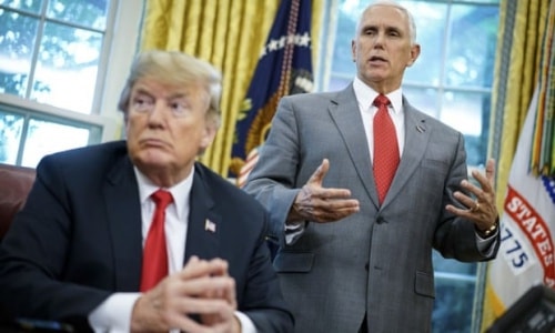 Phó tổng thống Mỹ Mike Pence, phải. Ảnh: AFP.