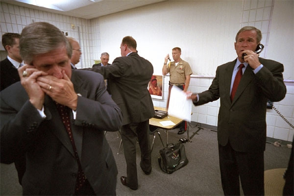 Ngày này năm xưa: Ông Bush chấn động nghe tin Mỹ bị tấn công