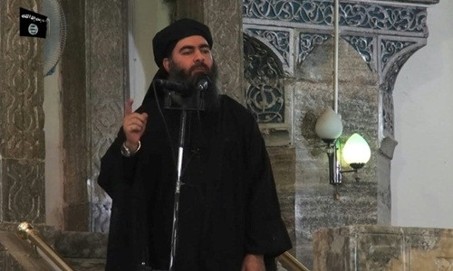 Abu Bakr al-Baghdadi xuất hiện trong video tuyên truyền của IS hồi tháng 7/2014. Ảnh: AFP.
