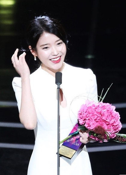 Diễn viên IU đoạt Nữ diễn viên xuất sắc hàng đầu (thể loại phim ngắn) với tác phẩm My Mister (Ông chú của tôi) của đài tvN. Đoạt giải thưởng cùng hạng mục dành cho diễn viên nam là tài tử Park Seo Joon của phim Thư ký Kim. Vì bận lịch trình, anh không thể có mặt nhận giải.