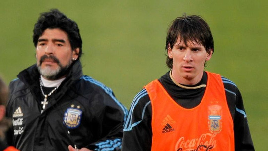 Maradona: Hãy thôi “thần thánh hóa” Messi - Ảnh 1.