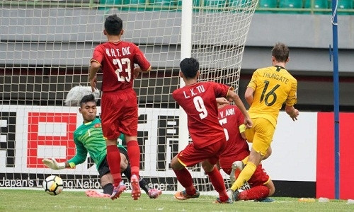 U19 Việt Nam chơi lép vế trước đối thủ vượt trội về đẳng cấp. Ảnh: Fox.