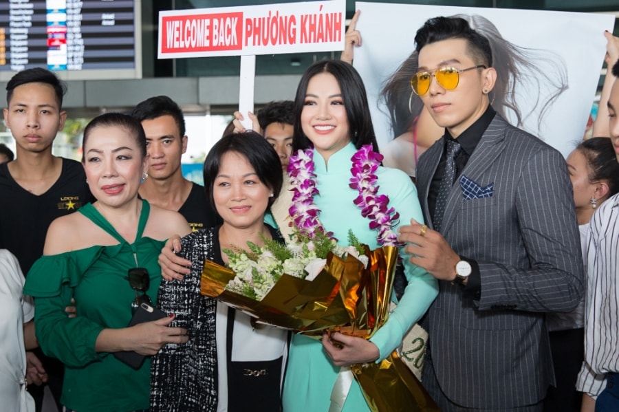 Hoa hau Trai dat 2018 Phuong Khanh gian di voi ao dai xuat hien tai san bay Tan Son Nhat hinh anh 5