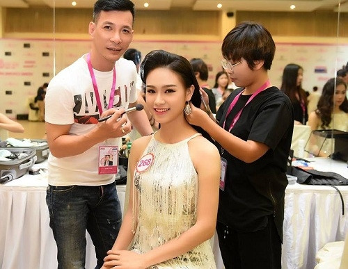 Kendy Thái là chuyên gia trang điểm nổi tiếng cho nhiều người đẹp như Hoa hậu Huyền My, Diễm My, ...