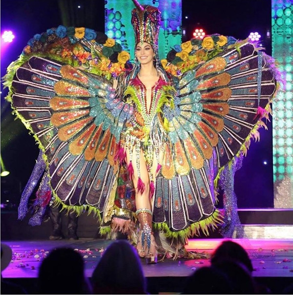 Hoa hậu Ecuador như cánh bướm rực rỡ.