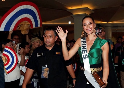 Đại diện Philippines, Catriona Gray, là cái tên thu hút truyền thông nhất tại Miss Universe năm nay. Cô được xem là ứng viên sáng giá nhất cho ngôi vị Hoa hậu Hoàn vũ 2018. Năm 2016, Catriona Gray cũng tham gia Miss World và vào Top 5.