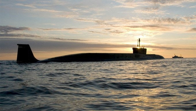 Ukraina triệu khẩn quân dự bị, Nga thử tàu ngầm tên lửa mới