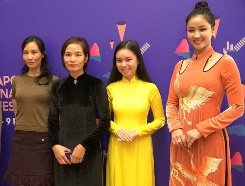 Từ trài sang: diễn viên Yên Khê, nhà sản xuất Bích Ngọc, diễn viên Trà My và Maya.