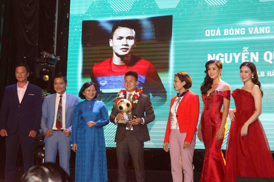 Quang Hải giành Quả bóng vàng Việt Nam 2018 - Ảnh 3.