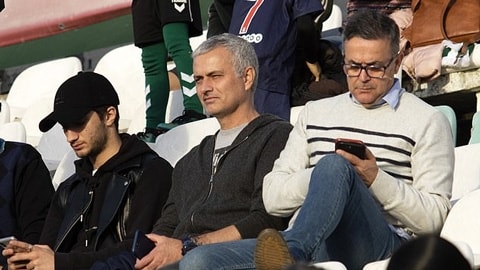 Mourinho lần đầu đến sân kể từ khi bị M.U sa thải