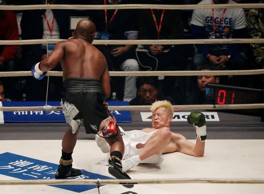 80 giây giành 9 triệu USD, Mayweather xứng danh vua quyền Anh - Ảnh 4.
