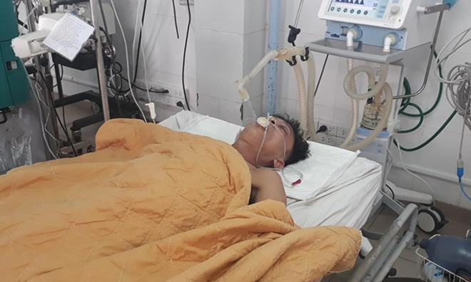 Bệnh nhân Nhật khi đang hôn mê tại Bệnh viện Đa khoa tỉnh Quảng Trị. Ảnh: Hoàng Táo.