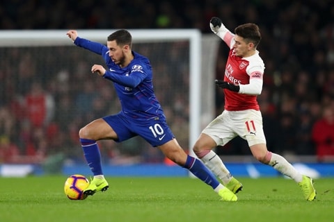 Hazard luôn bị phong tỏa bởi số đông cầu thủ Arsenal mỗi khi có bóng