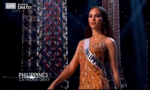 Catriona Gray catwalk ở bán kết Miss Universe