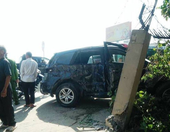 Tai nạn thảm khốc xe khách tông ô tô 7 chỗ, 3 người đi chúc Tết tử vong - Ảnh 3.