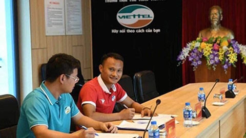 Trọng Hoàng bất ngờ ký hợp đồng với Viettel