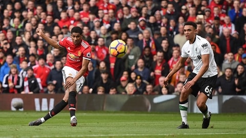 Điểm tựa sân nhà sẽ giúp Rashford (trái) và đồng đội đánh bại Liverpool