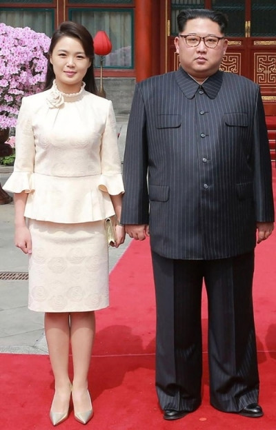 Ri Sol-ju vợ của nhà lãnh đạo Triều Tiên Kim Jong-un. Không có nhiều thông tin về Ri Sol-ju. Cô được cho là sinh năm 1989, kết hôn với ông Kim Jong-un vào năm 2012. Có nguồn tin cho rằng cô đã sinh ba con và trước khi kết hôn cô từng là ca sĩ chuyên nghiệp.