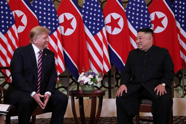 Ông Kim và ông Trump đã bắt tay tại khách sạn Metropole - Ảnh 1.