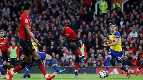 Chỉ 6 phút sau, Lukaku nâng tỷ số lến thành 2-1