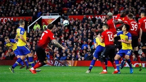 James Ward-Prowse quân bình tỷ số 2-2 bằng cú sút phạt đẹp mắt